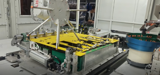 नवीनतम कंपनी ब्लॉग के बारे में ऑटोमोबाइल दरवाजे के पैनलों के लिए स्वचालित क्लिप सम्मिलन